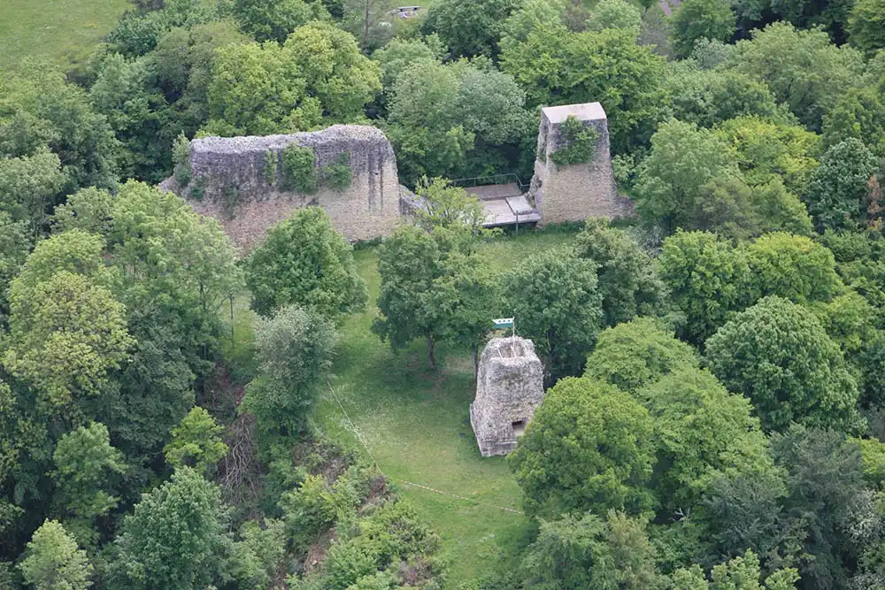 Gemeinde Hermaringen - Unsere Güssenburg Luftaufnahme